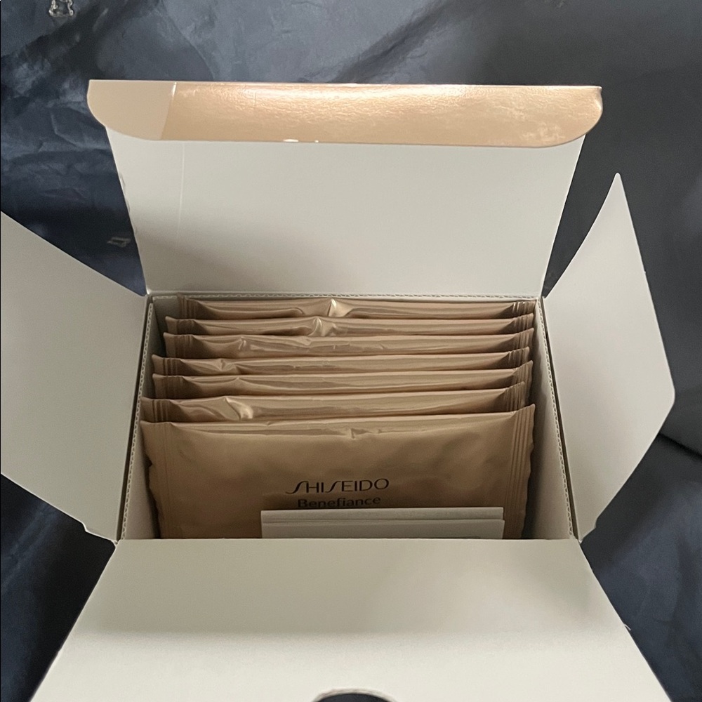 SHISEIDO Benefiance Pure Retinol Instant Treatment Eye Mask 
SEVEN PACKAGES - Picture 7 of 9